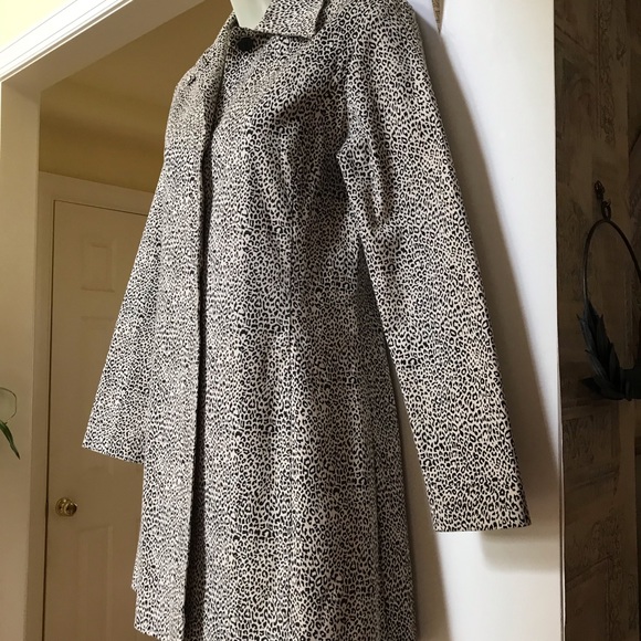 Renee Lauren cheetah print button up front coat - Picture 5 of 7